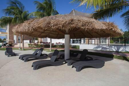 Departamento En Cancun Con 7 Albercas Tipo Playa Y Laguna Luaran gambar