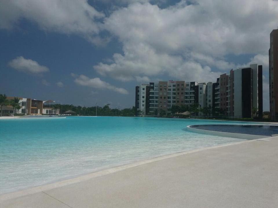 Departamento En Cancun Con 7 Albercas Tipo Playa Y Laguna Luaran gambar